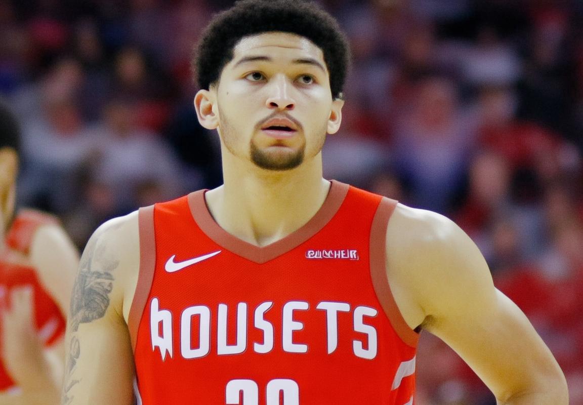 记者：火箭对于布克的兴趣已经降温，但字母哥仍然是球队目标